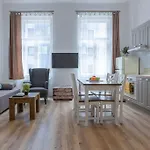 Beata - Nice Studio Apartment With Great Location